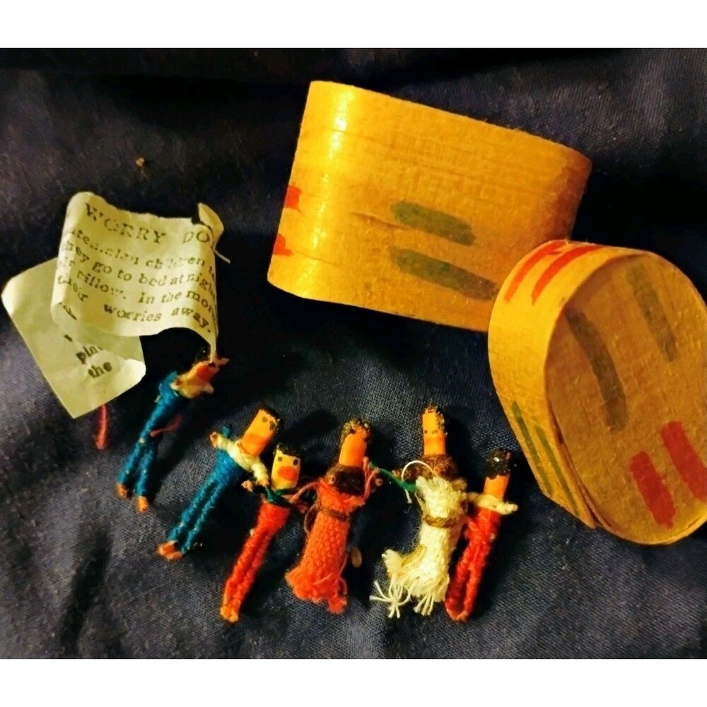 Vintage Guatemalan Worry Dolls Muñecas Quitapenas Miniature Folk Art Wood Box